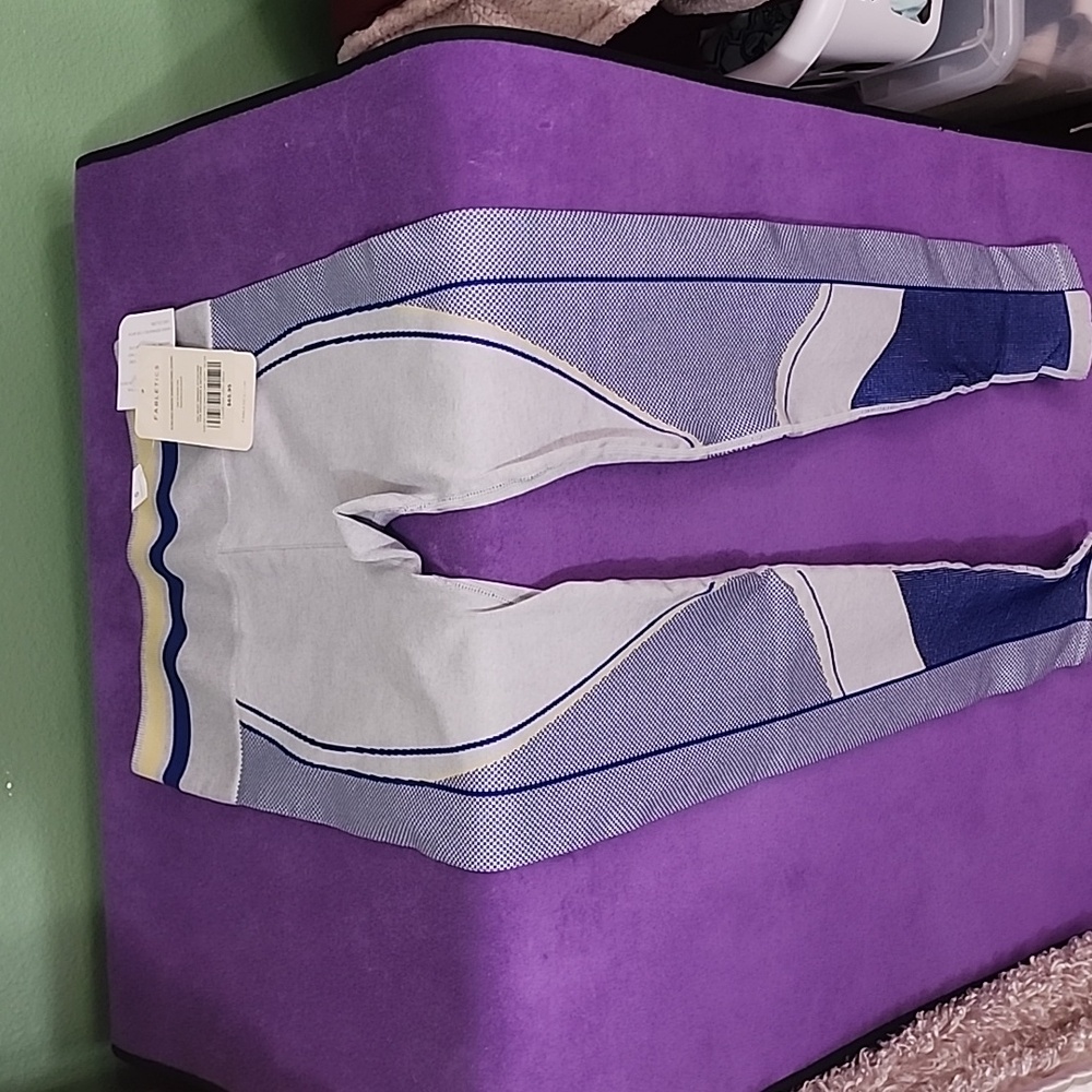 NWT Wms Sz S Ultra High-waisted Seamless Panel Legging